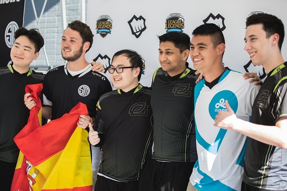 eスポーツ 乳首