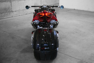 ラザレス LM847 バイク 四輪マセラティ