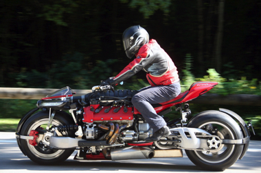 ラザレス LM847 バイク 四輪 マセラティ