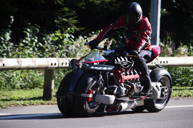 ラザレス LM847 バイク 四輪 マセラティ