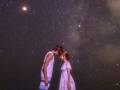 加工なしだと……？　辻希美と杉浦太陽、星空の下での“ラブラブショット”が美しさ100点満点