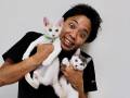 ただの猫好きおじさんだ！　サンシャイン池崎、風神＆雷神にメロメロで“猫スタグラム化”が止まらない