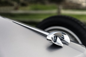 インフィニティ プロトタイプ EV