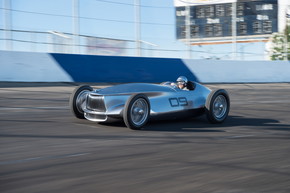 インフィニティ プロトタイプ EV