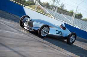 インフィニティ プロトタイプ EV