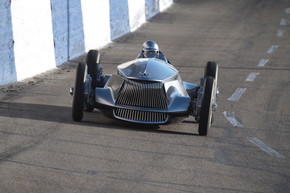 インフィニティ プロトタイプ EV