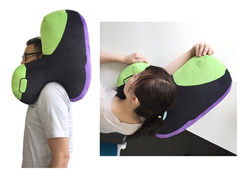 エヴァ初号機の「肩クッション」登場　新幹線の窓際の席で使いやすそう