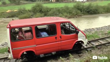 トロッコ ミニバン フォード ルーマニア 魔改造