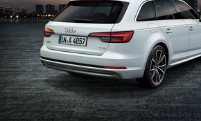アウディ 限定 A4