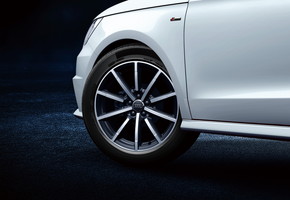 アウディ 限定 A1