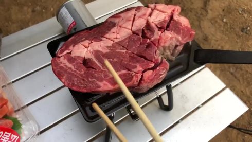 肉 キャンプ 地面 落とす 除草剤
