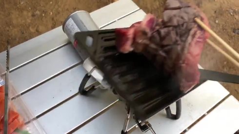 肉 キャンプ 地面 落とす 除草剤