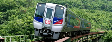 特急「宇和海」などで予讃線を走る2000系気動車