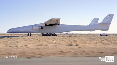 ピックアップトラックと比べてもその巨大さが分かります