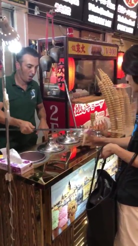 トルコアイス パフォーマンス