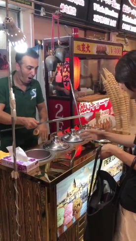 トルコアイス パフォーマンス