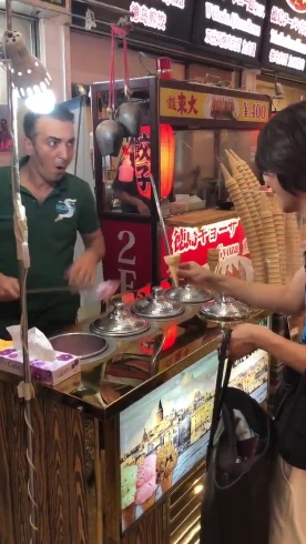 トルコアイス パフォーマンス