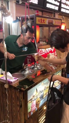 トルコアイス パフォーマンス