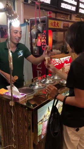 トルコアイス パフォーマンス