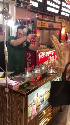 トルコアイス パフォーマンス