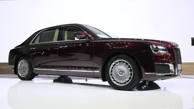 市販モデルのセナートは4ドアセダン仕様