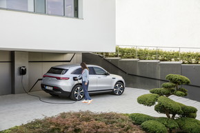 ベンツ EV EQC