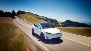 テスラ Anyca カーシェア