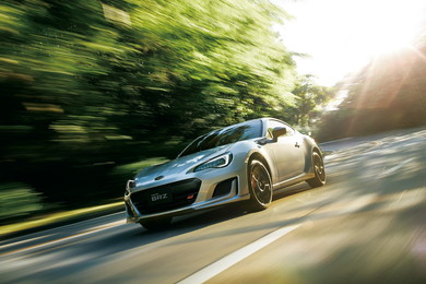 リアアーチフィン追加などの改良を施した