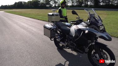 BMW 自動運転 バイク 二輪 モトラッド