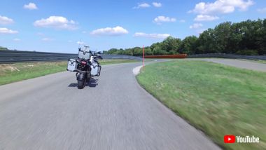 BMW 自動運転 バイク 二輪 モトラッド