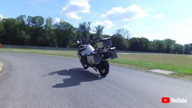 BMW 自動運転 バイク 二輪 モトラッド