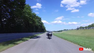 BMW 自動運転 バイク 二輪 モトラッド