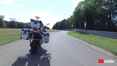 BMW 自動運転 バイク 二輪 モトラッド