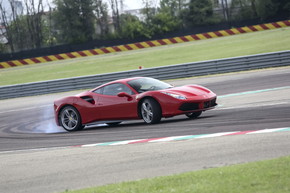 フェラーリ 488 オイル交換