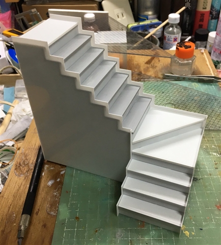 巨大なコンセントだと思ったら部屋が小人サイズだった　リアルすぎて見分けがつかない手作りのミニチュアがすごい