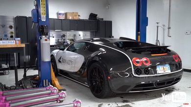 ブガッティ・ヴェイロン（写真：Royalty Exotic Cars、以下同）