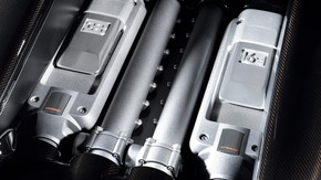 ヴェイロン オイル交換 200万円