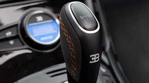 ヴェイロン オイル交換 200万円