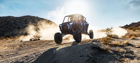 RZR オフロード 4人乗り