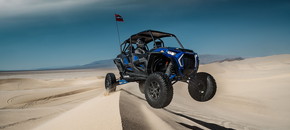 RZR オフロード 4人乗り