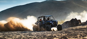 RZR オフロード 4人乗り