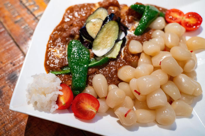 ライスとらっきょうの量が入れ替わった狂気の「逆転カレー」　岩下食品が「下北沢カレーフェス」で提供