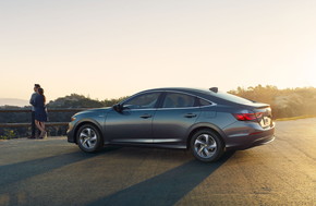 インサイト ハイブリッド セダン