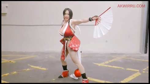 不知火舞 コスプレイヤー 男性 再現度 おっぱい 造形 製作