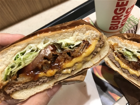 バーガーキングの裏メニュー「半分にカット」が便利　友達とシェアや半分持ち帰りたいときに