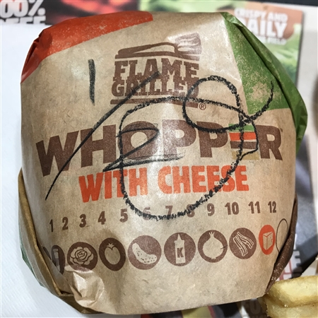 バーガーキングの裏メニュー「半分にカット」が便利　友達とシェアや半分持ち帰りたいときに