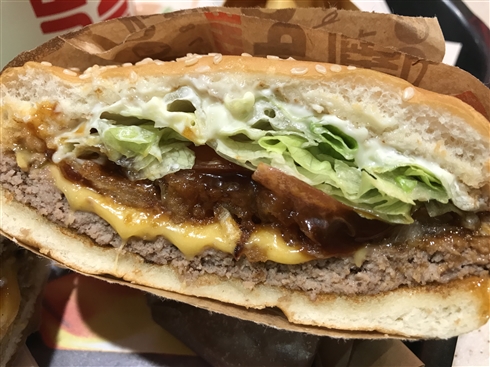 バーガーキングの裏メニュー「半分にカット」が便利　友達とシェアや半分持ち帰りたいときに