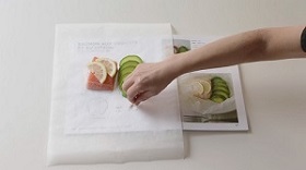 シートを敷き、材料を乗せる