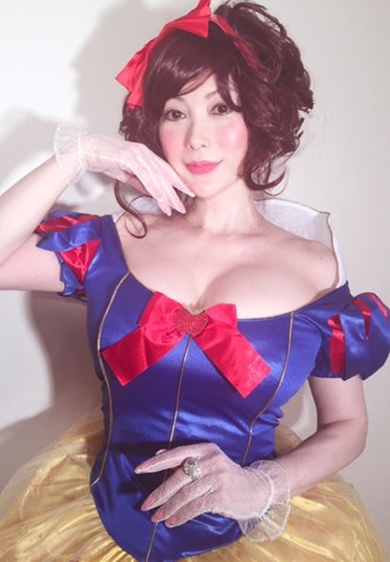 叶姉妹 叶美香 叶恭子 ピーチ姫 コスプレ 白雪姫 ハロウィーン