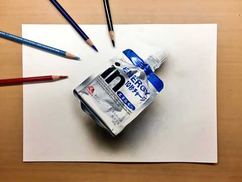 オロナミンC 絵 リアル 色鉛筆 トリックアート